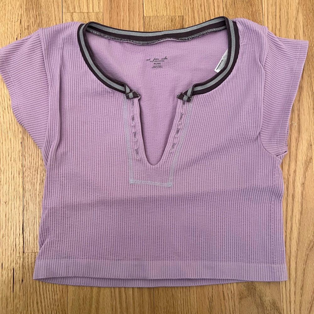 Urban Outfitters light purple ribbed crop top size M/L.Like New.